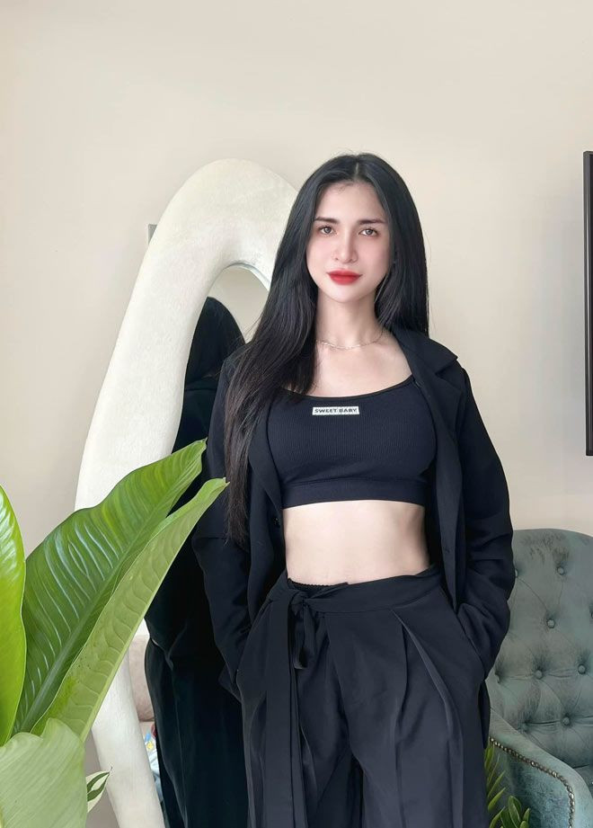 Khi phẫu thuật chuyển giới thành công cũng là lúc An Nhi giảm được 30kg, sở hữu vóc dáng yêu kiều như một cô gái thực thụ. Cô nàng được nhiều nhãn hàng mời làm mẫu ảnh bởi có ngoại hình xinh đẹp, gợi cảm.