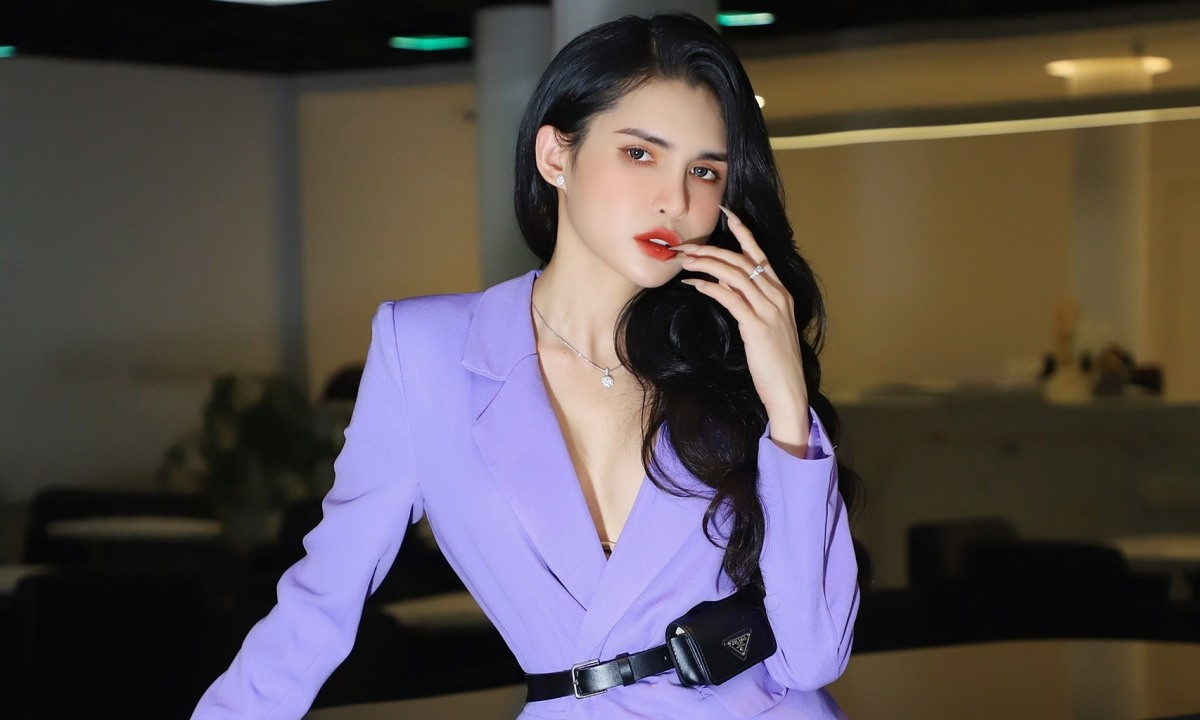 An Nhi cũng chia sẻ thêm, từ nhỏ cô đã luôn nghĩ mình là con gái, thích chơi búp bê, mặc váy công chúa. May mắn lớn nhất của cô là có một người mẹ tâm lý, chưa từng cấm cản đứa con trai duy nhất sống theo sở thích của mình.