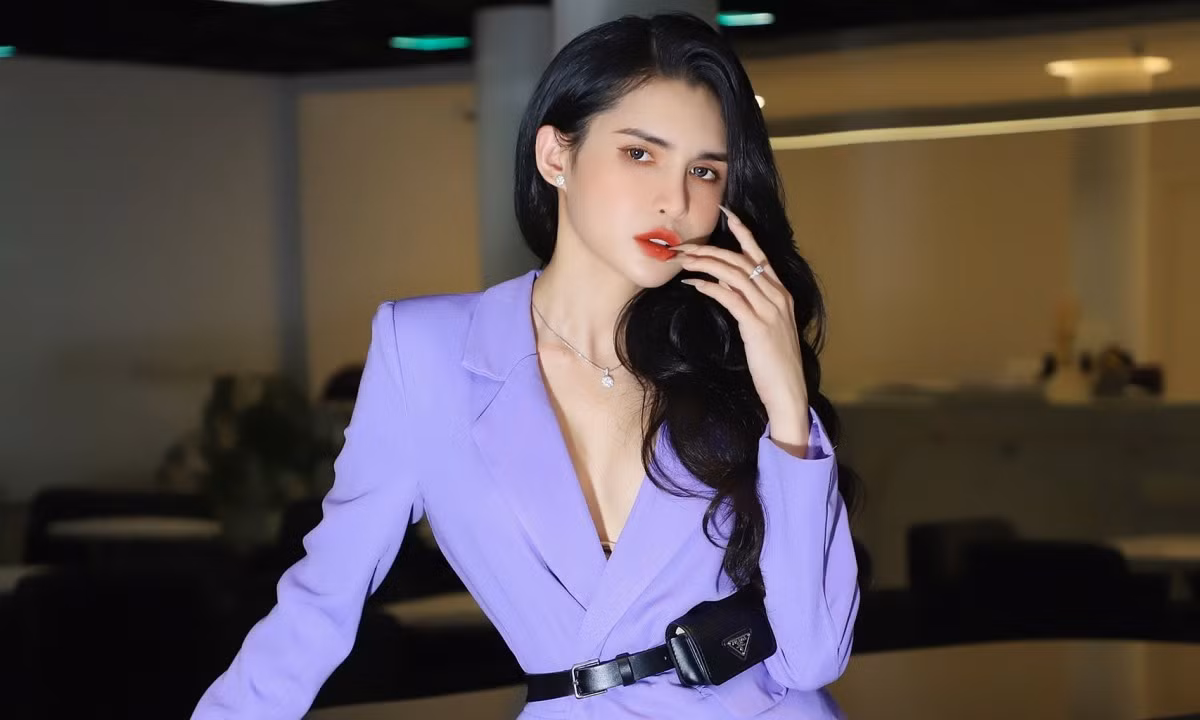 An Nhi cũng chia sẻ thêm, từ nhỏ cô đã luôn nghĩ mình là con gái, thích chơi búp bê, mặc váy công chúa. May mắn lớn nhất của cô là có một người mẹ tâm lý, chưa từng cấm cản đứa con trai duy nhất sống theo sở thích của mình.