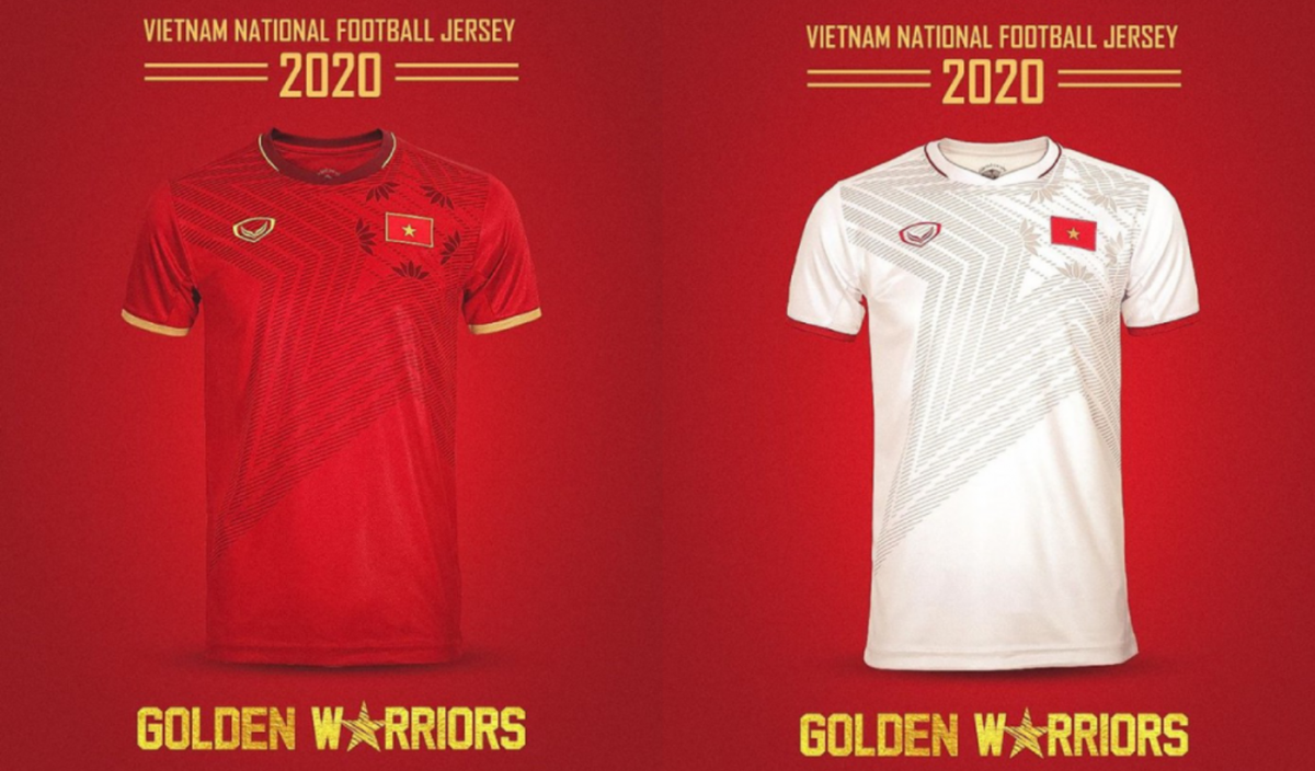 Mẫu áo mới năm 2020 của đội tuyển Việt Nam mới đây được công bố khiến người hâm mộ hết lời khen ngợi bởi họa tiết vô cùng tinh tế. Thiết kế lấy ý tưởng từ ngôi sao 5 cánh, xung quanh lá cờ trên ngực còn là 5 đóa hoa sen - được coi là quốc hoa của Việt Nam tạo nên sự mềm mại.