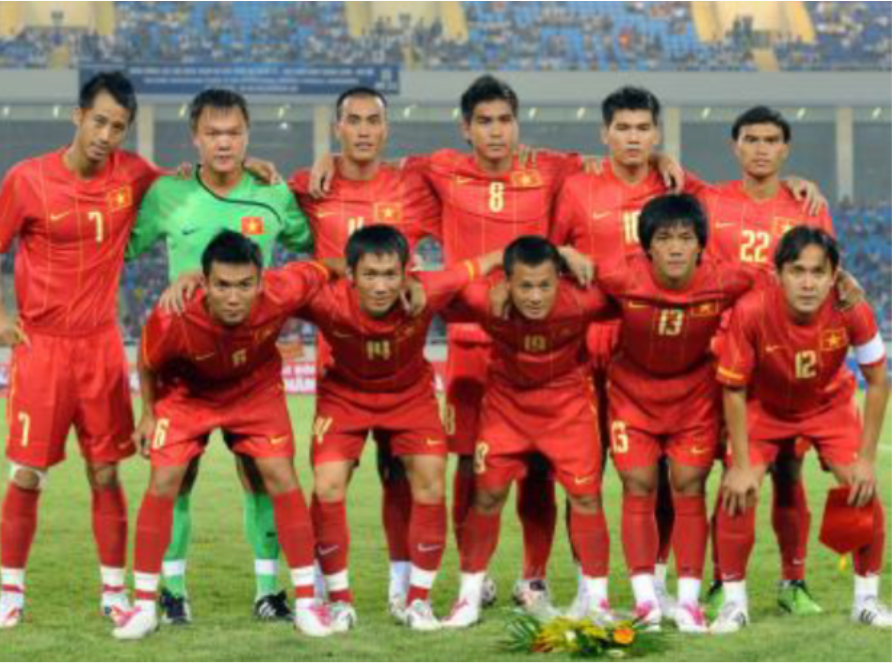 Trang phục U23 Việt Nam năm 2010, nó là sự kết hợp của màu đỏ truyền thống và những đường kẻ sọc vàng khỏe khoắn.