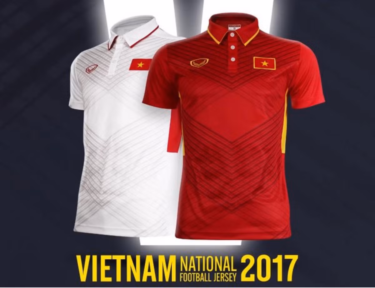 Chữ V xếp thành nhiều lớp được in chìm trên áo với ý nghĩa là Victory (tạm dịch: Chiến thắng) trong mẫu áo năm 2017. Chiếc áo vẫn duy trì hai màu đỏ và vàng giống như sắc Quốc kì Việt Nam.
