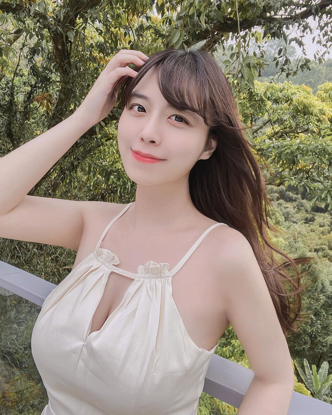 Không ngẫu nhiên, Lý Bội Cẩn được mệnh danh là "nữ y tá gợi cảm nhất", "nữ y tá siêu vòng một"...