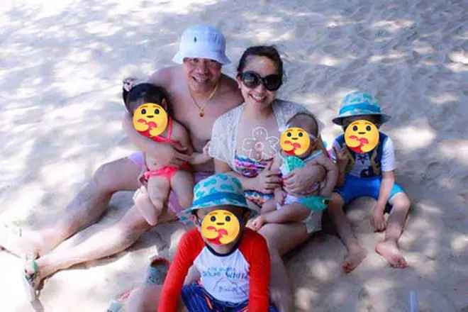 Năm 2009, khi đang ở đỉnh cao sự nghiệp, nữ MC xinh đẹp quyết định rời VTV. Sau khi nghỉ việc, cô sang Úc du học chuyên ngành PR và Marketing.