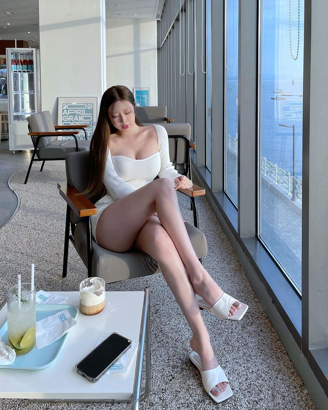 Tuy nhiên, Choi Somi chỉ thực sự trở nên nổi tiếng nhờ ồn ào liên quan đến thiếu gia giàu có và chịu chi nhất Trung Quốc – Vương Tư Thông.