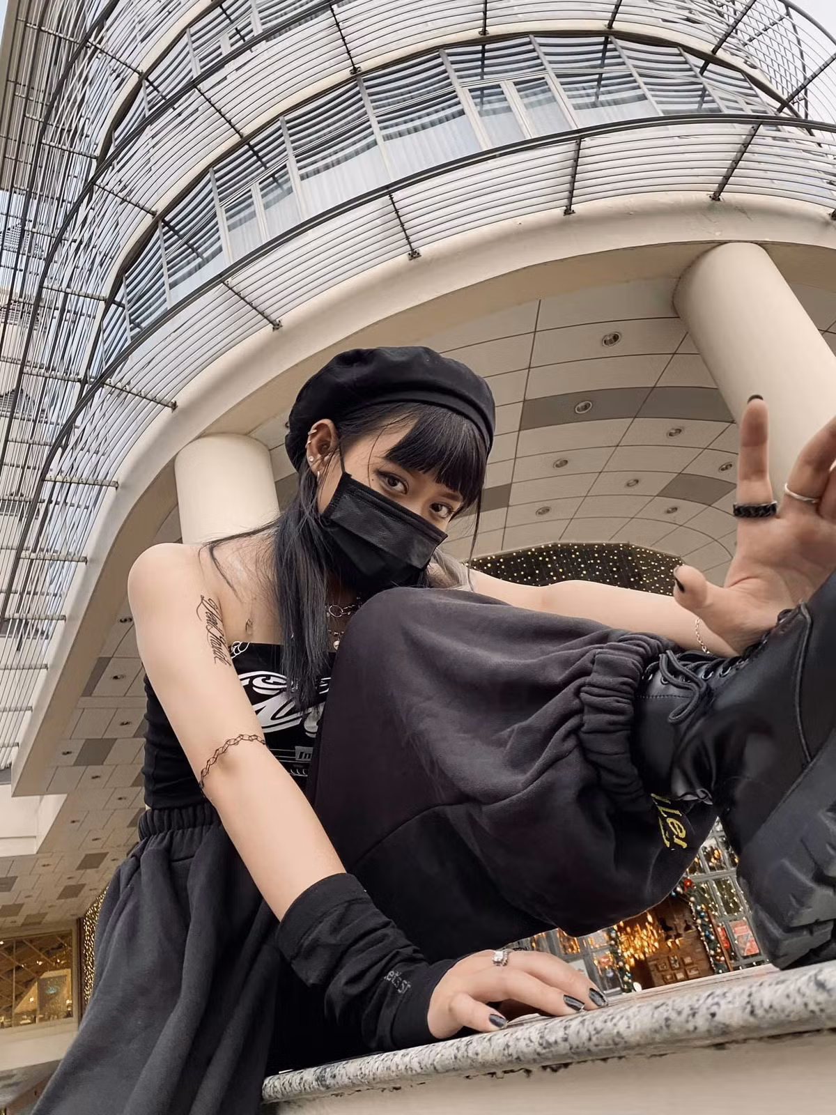 Trà Đặng chăm chỉ tạo những clip biến hình, mỗi trang phục đều được lựa chọn tỉ mỉ và đa dạng nhiều hình tượng, từ hiện đại, cổ trang, nhân vật hoạt hình đến nữ siêu anh hùng,... hay những clip nhảy vô cùng chất.