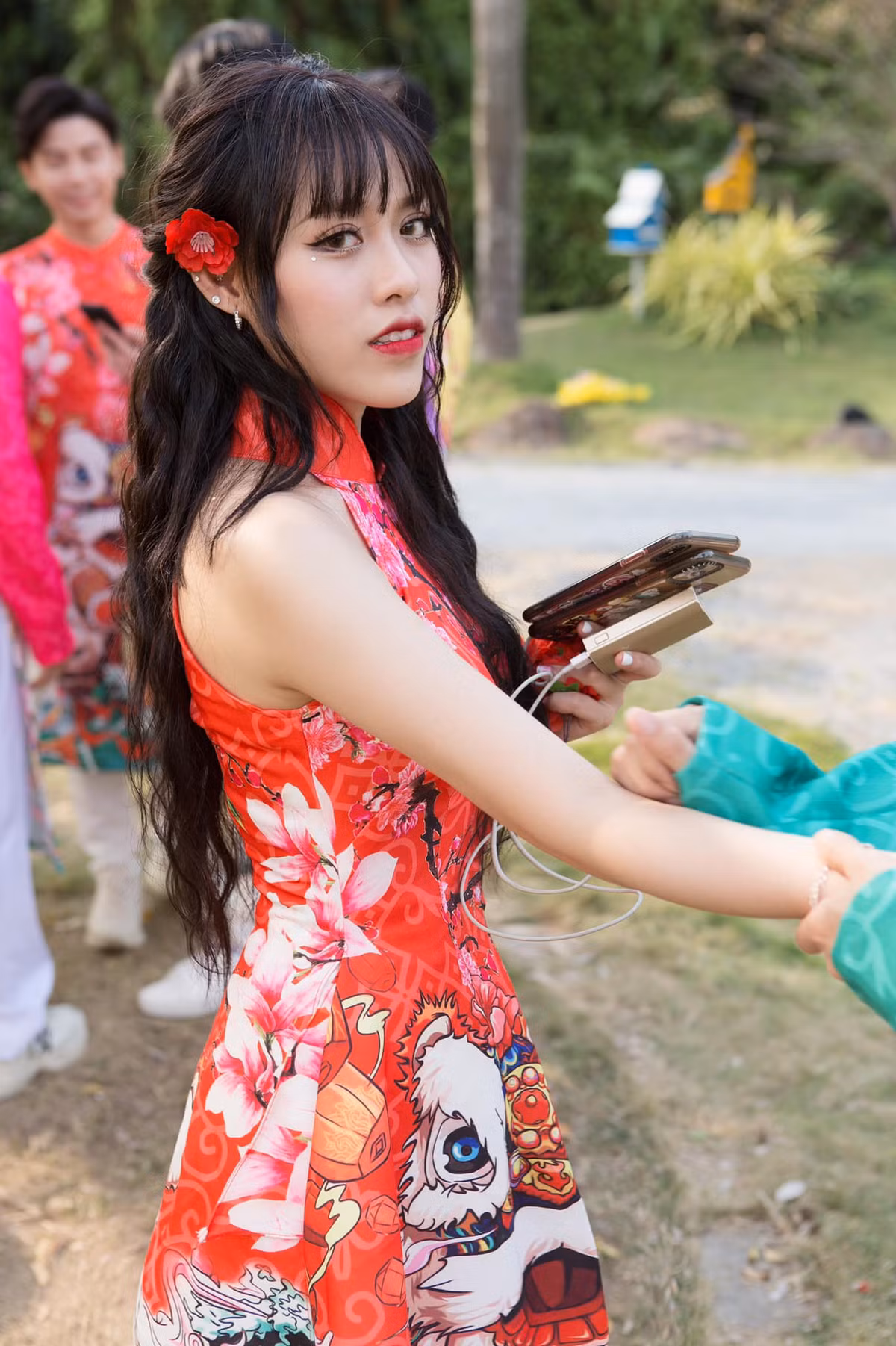 Sau dần, Trà Đặng ngày càng nhận được rất nhiều sự yêu thích từ công chúng, qua những clip cosplay, bắt trend đã nhanh chóng đưa hình ảnh cô trở thành hiện tượng mạng, nổi tiếng trong giới Tiktoker nói chung.