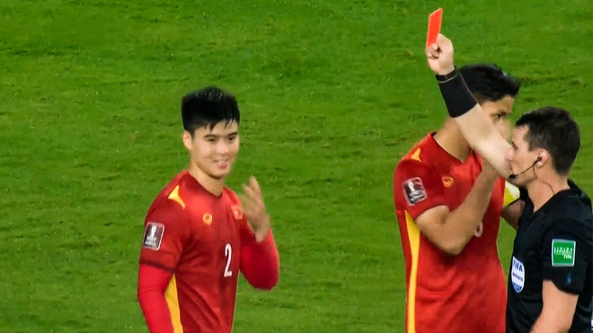 Chỉ trong ít phút, đội tuyển Việt Nam đã nhận 3 bàn thua liên tiếp và rời Tây Á với không một món quà nào.