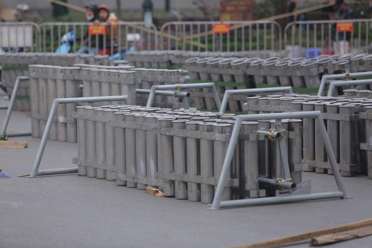 Theo tìm hiểu, mỗi trận địa pháo hoa trung bình có 500 quả pháo bắn tại đây trong 15 phút.