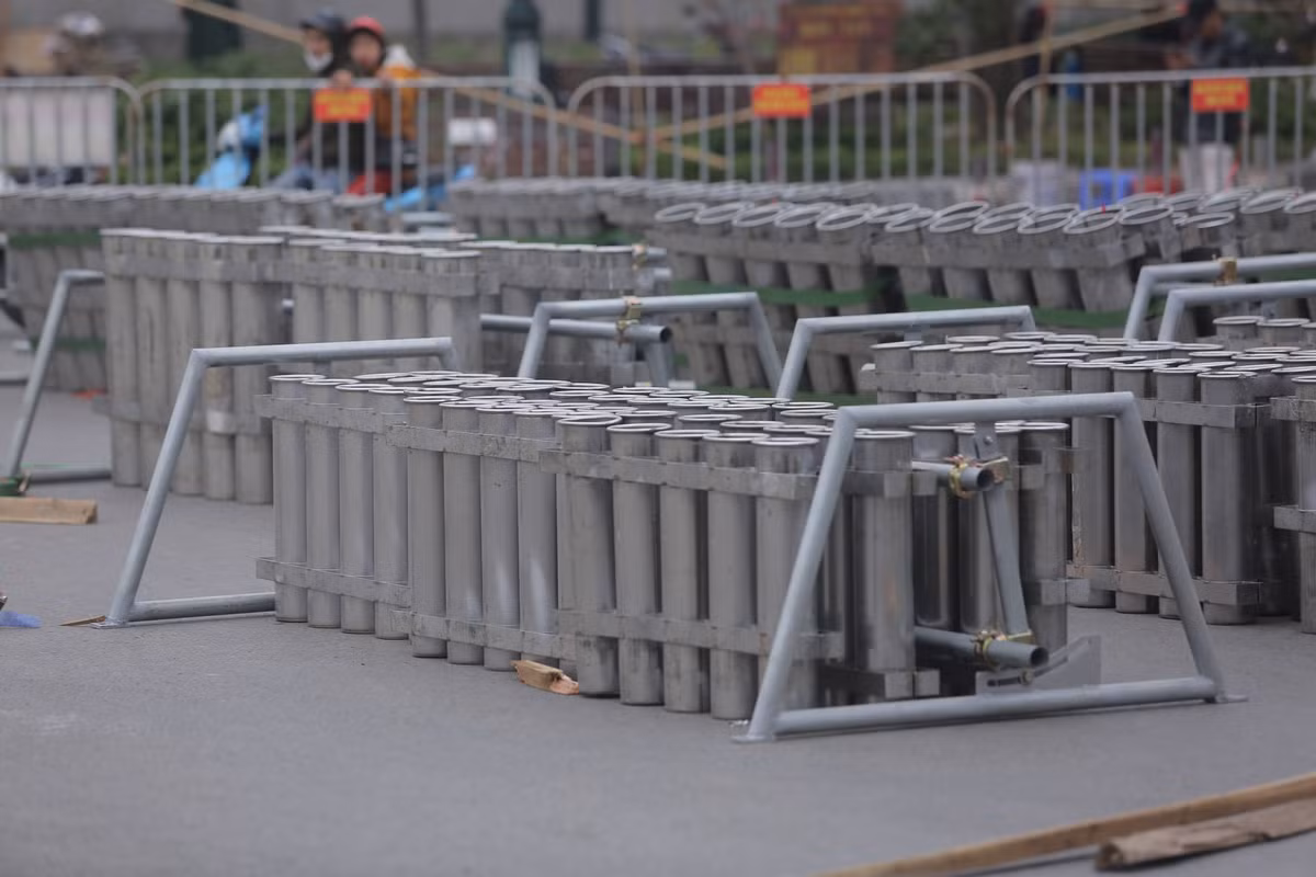 Theo tìm hiểu, mỗi trận địa pháo hoa trung bình có 500 quả pháo bắn tại đây trong 15 phút.