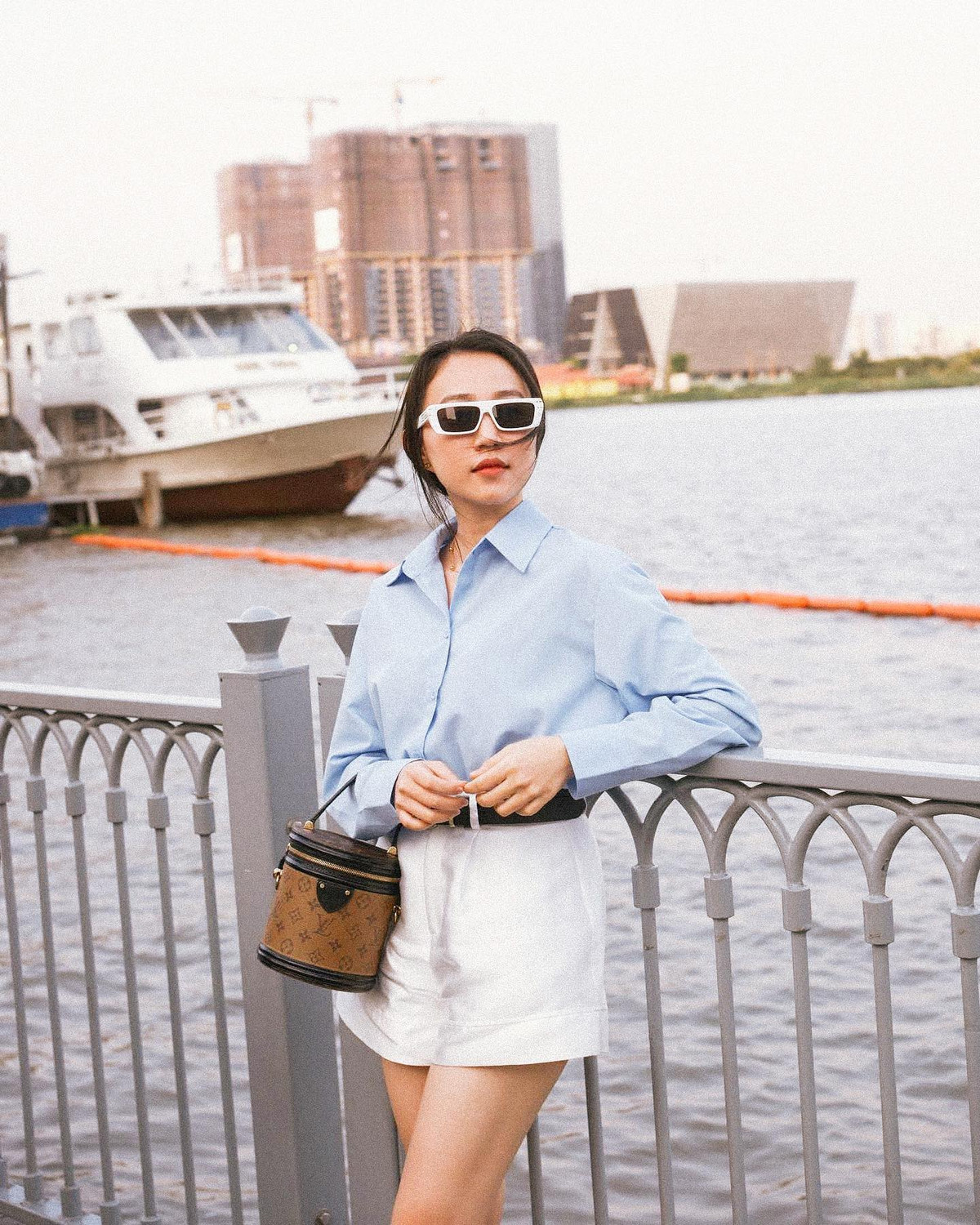 Hồng Loan ở tuổi 29 chín chắn, trưởng thành hơn nhiều. Cô nàng theo đuổi phong cách sang trọng và quý phái.