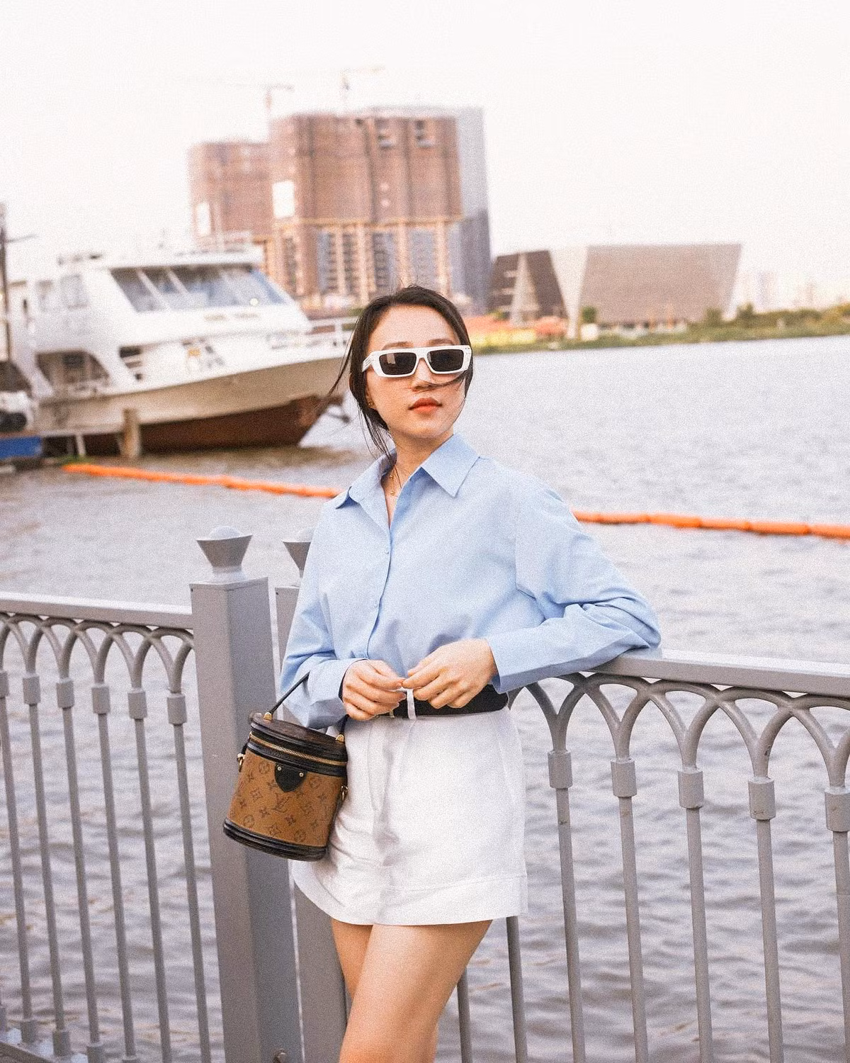 Hồng Loan ở tuổi 29 chín chắn, trưởng thành hơn nhiều. Cô nàng theo đuổi phong cách sang trọng và quý phái.