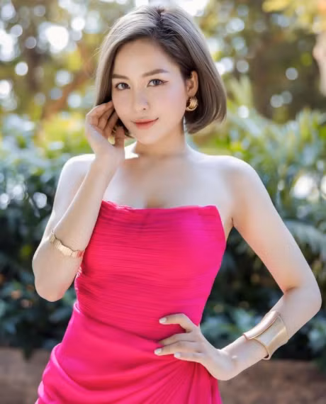 Mới đây, hot girl Trâm Anh tiếp tục là cái tên thu hút sự chú ý của dân tình trên mạng xã hội sau khi cô nàng đăng tải bức ảnh làm đẹp gây sốt bần bật.