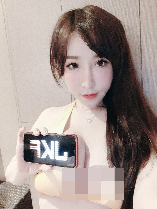 Được biết, Hoshino Yu chỉ bán bánh trong vài ngày theo lời mời của chủ cửa tiệm để thu hút sự chú ý của khách hàng.