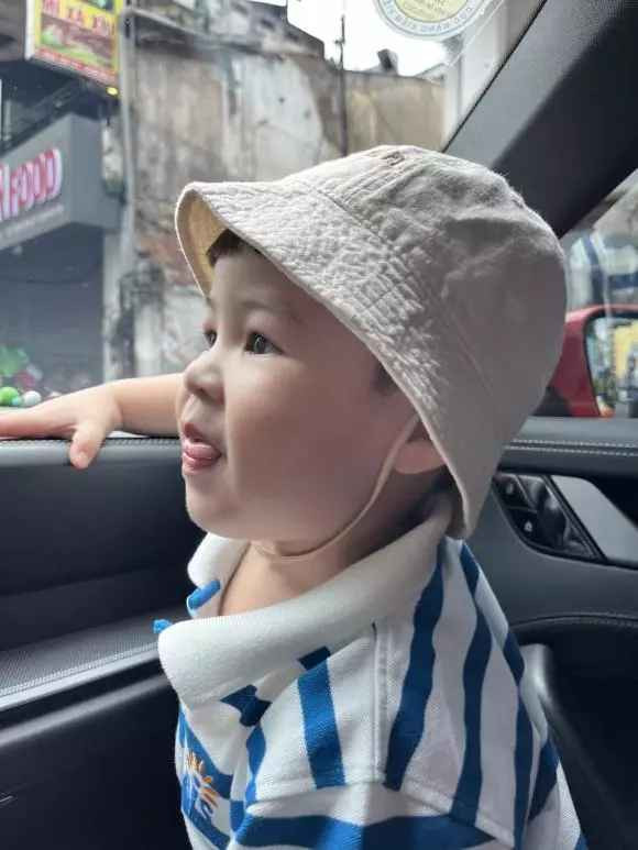 Vì lần đầu tiên có con trai đi học lại ăn bán trú ở lớp nên Joyce Phạm cảm thấy khá lo lắng.