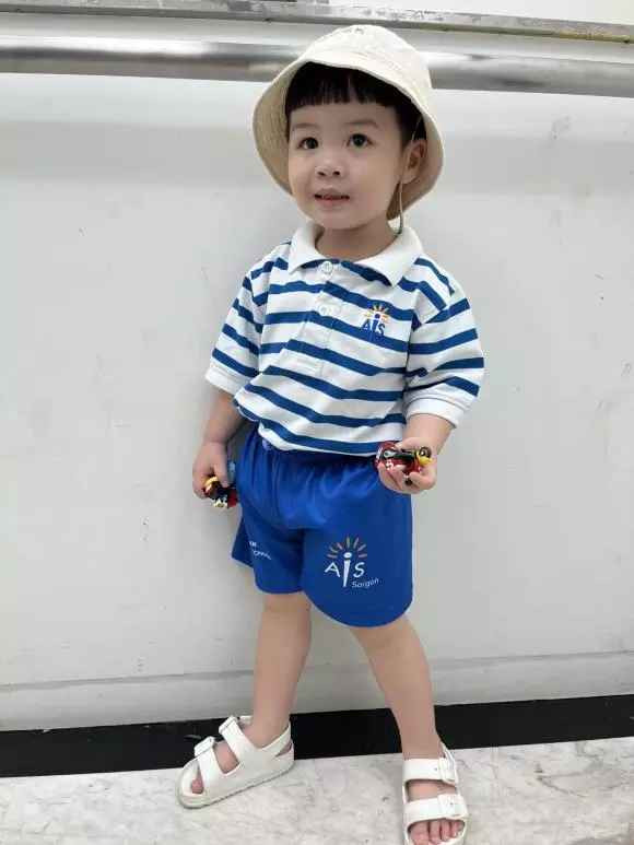 Mới đây trên trang cá nhân, Joyce Phạm - con gái Minh Nhựa đã cập nhật loạt ảnh mới toanh. Lần này không phải khoảnh khắc lên đồ lộng lẫy mà là khoe cậu nhóc Jayden - quý tử đầu lòng của cô nàng.