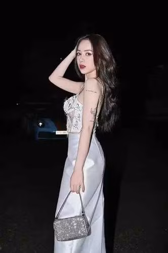 Bên cạnh cuộc sống giàu có, Joyce Phạm còn gây bất ngờ khi lên xe hoa năm 20 tuổi và trở thành mẹ bỉm ở tuổi 21.