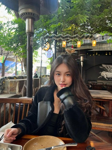 Huệ Anh nhận được nhiều lời khen về nhan sắc.