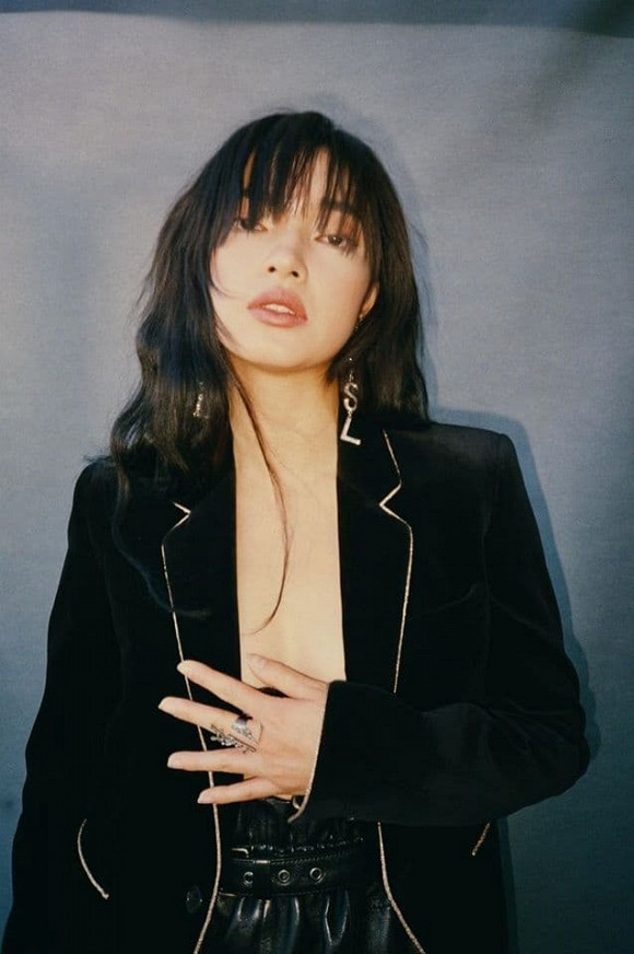 Ngày 19/05, tờ China Times bất ngờ đăng tải hình ảnh của Châu Bùi với nhiều lời có cánh dành cho cô nàng.