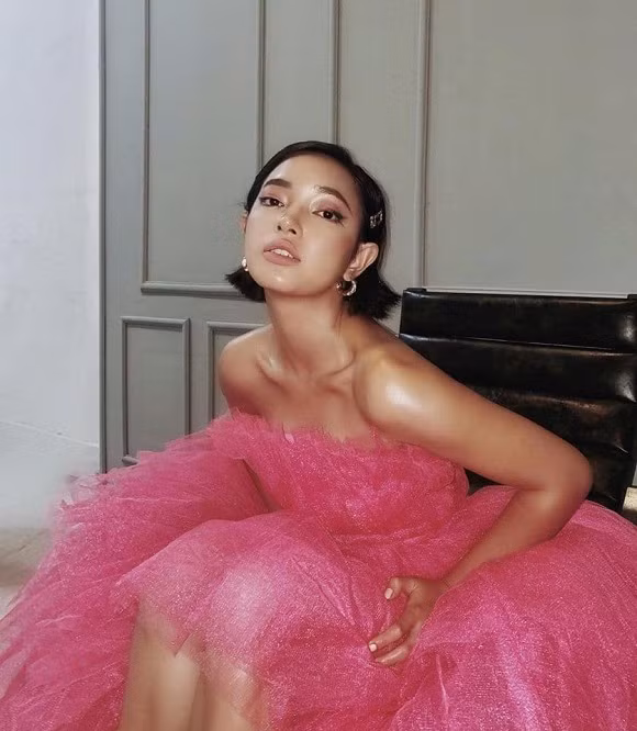 Không chỉ là một fashionista quen thuộc với giới trẻ Việt Nam, Châu Bùi hiện còn là cái tên nhận được nhiều sự quan tâm từ giới mộ điệu quốc tế.