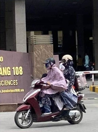 Vốn dĩ anh định cho vợ thuê xe ô tô về nhà nhưng sợ vợ tủi thân, làm ảnh hưởng người khác nên anh đã sẵn sàng đi xe máy vượt 50km từ Hà Nam lên Hà Nội đón vợ về.