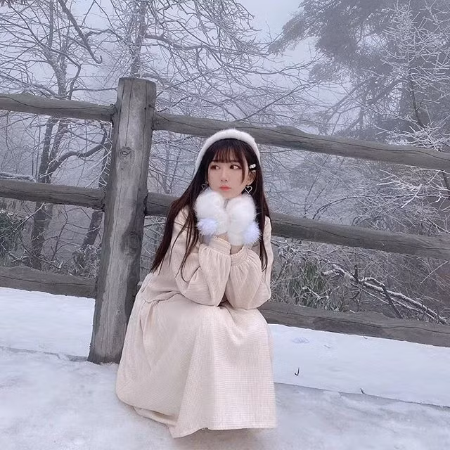 Sự thay đổi trên của Jun Zi Wang được các fan đón nhận một cách khá nồng nhiệt. Tuy nhiên, khi cần cũng cô nàng có thể về ngay với mode dịu dàng ngây thơ.