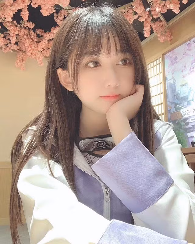 Không còn quá kín cổng cao tường như trước, giờ đây Jun Zi Wang bắt đầu tự tin hơn trong việc diện cho mình những bộ trang phục gợi cảm, đồng thời không ngại khi công khai những hình ảnh ấy lên trang cá nhân.