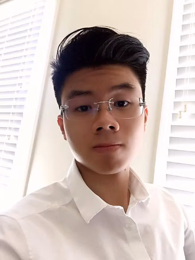 Kể từ sau khi chia tay bạn gái cũ - Khánh Linh vào hồi đầu năm nay, Phan Hoàng không cập nhật thêm bất cứ chuyện yêu đương nào khác.