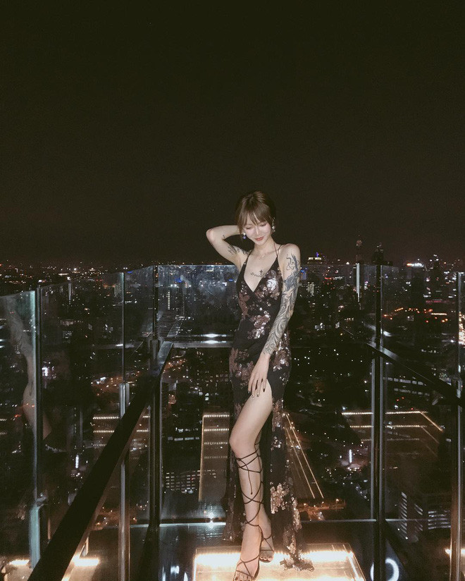 Trang Instagram của Kilig Kira có tới gần 800 nghìn lượt người theo dõi. Còn tại quê nhà, hot girl Trung Quốc này sở hữu gần 2 triệu fan trên tất cả nền tảng MXH.