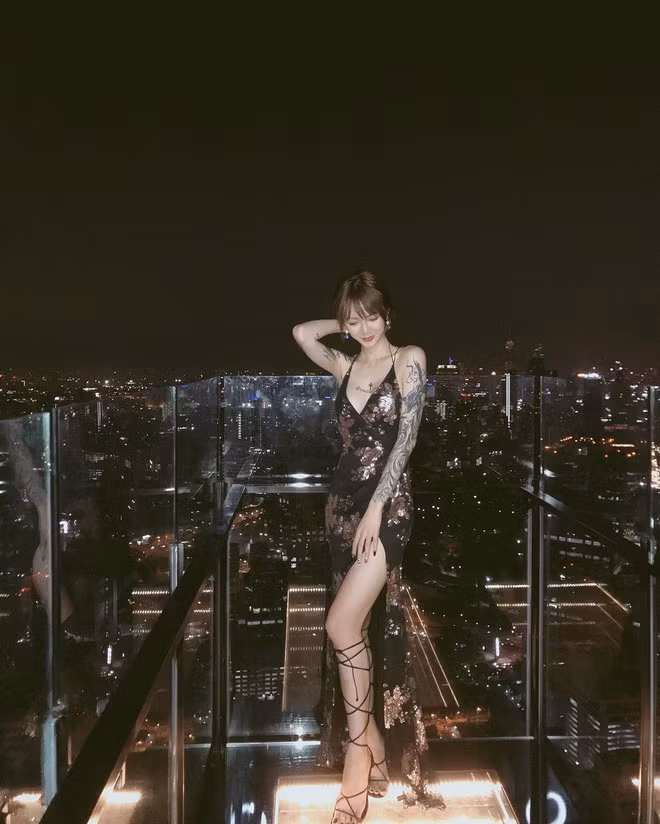 Trang Instagram của Kilig Kira có tới gần 800 nghìn lượt người theo dõi. Còn tại quê nhà, hot girl Trung Quốc này sở hữu gần 2 triệu fan trên tất cả nền tảng MXH.