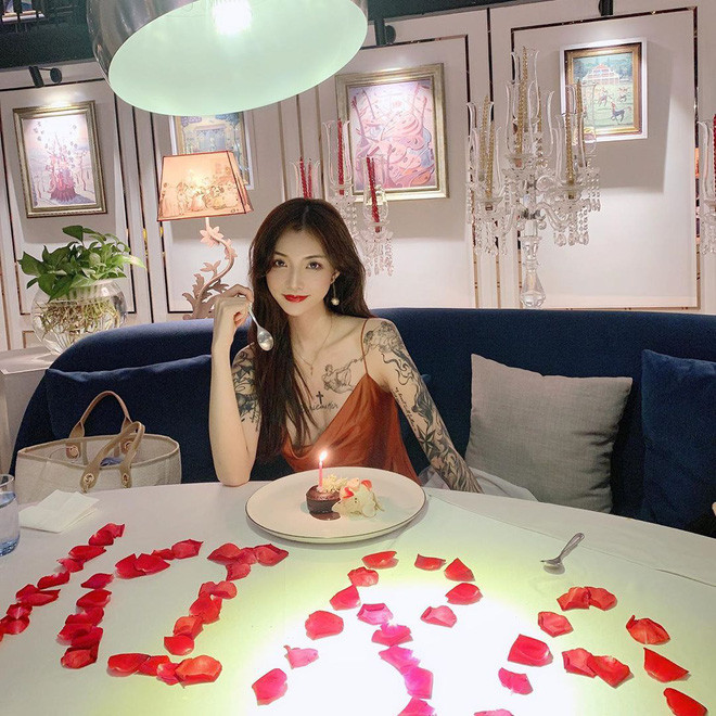 Để giữ gìn vóc dáng săn chắc, gợi cảm, Kilig Kira thường xuyên tập gym.