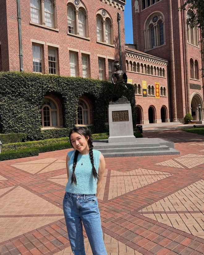 Jenny Huỳnh lâu lâu mới lên đồ nhưng lần nào cũng khiến fan hâm mộ phải khen vì "vừa lạ vừa xinh".