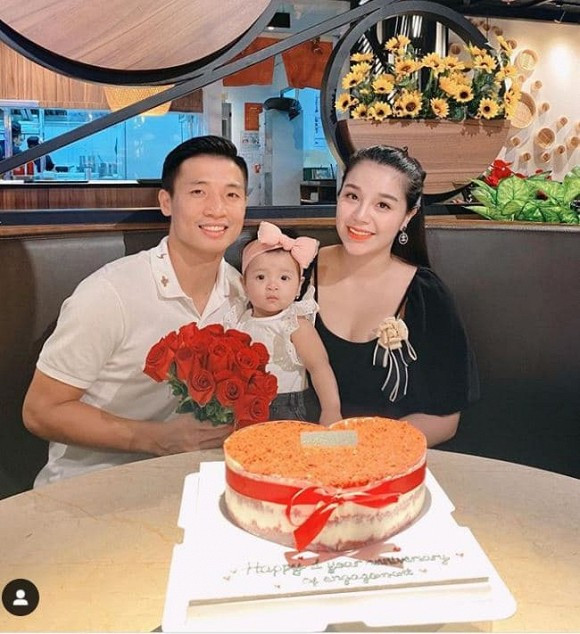 Bên cạnh đó, gia đình Khánh Linh còn kinh doanh ở nhiều lĩnh vực khác như khách sạn, karaoke...