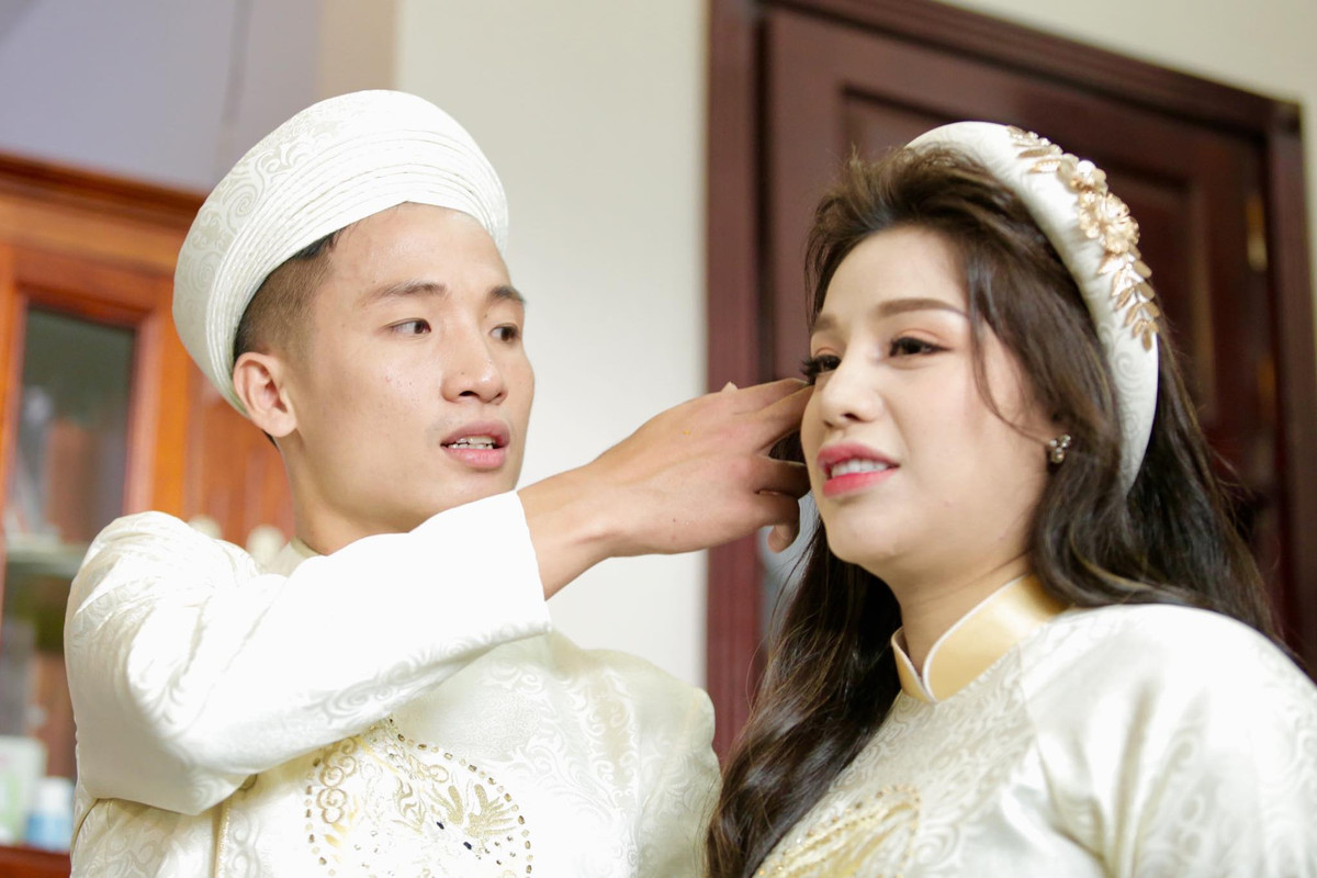 Về phần gia thế, được biết Khánh Linh là con một đại gia bất động sản ở Bắc Ninh.