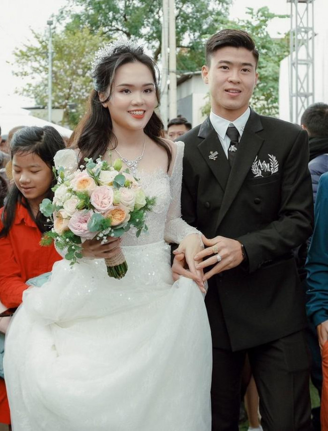 Quỳnh Anh là ái nữ của cựu Chủ tịch CLB Sài Gòn - ông Nguyễn Giang Đông, một trong những đại gia đầy tâm huyết với nền bóng đá Việt Nam