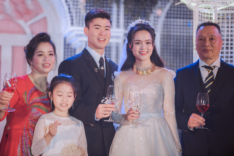 Quỳnh Anh chính là em gái của Huyền My - vợ cầu thủ Văn Quyết.