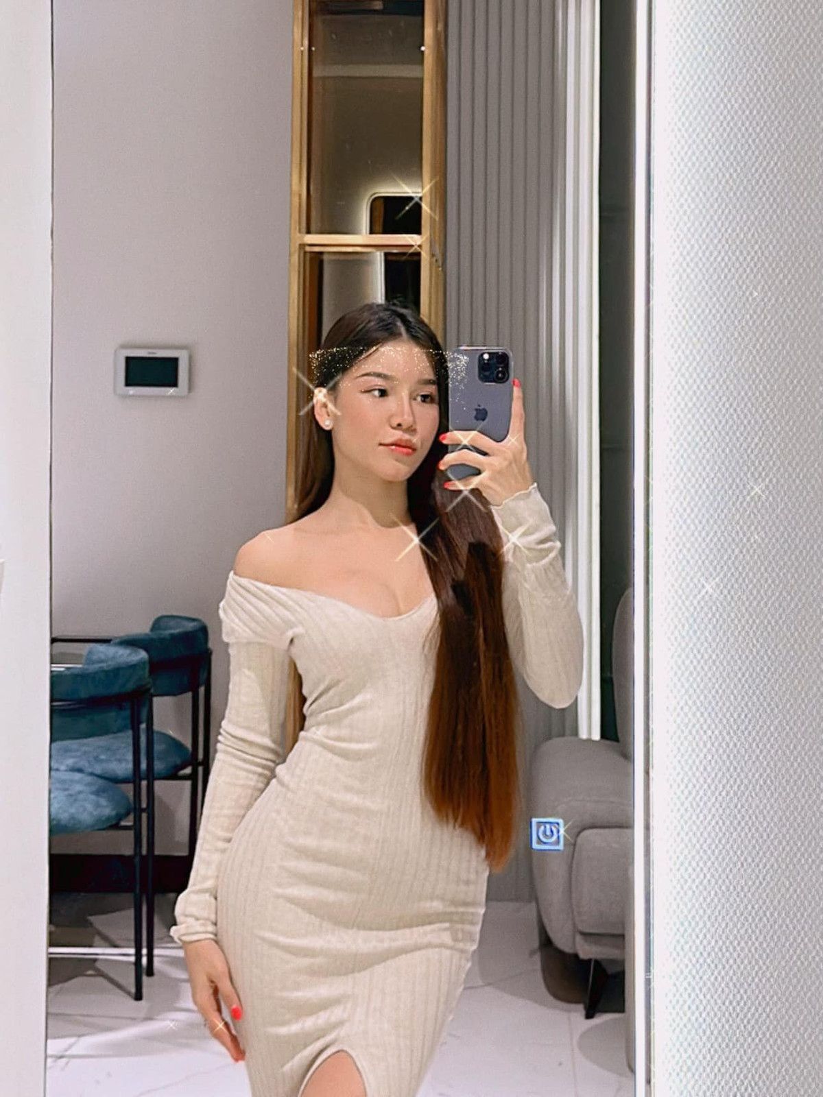 Thay vì đăng ảnh chung, Yến Xuân và bạn trai lại cùng chụp một góc, một địa điểm như ngầm thể hiện đang đi cùng nhau.