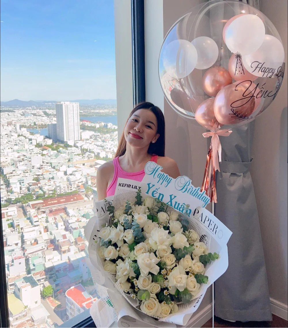 Thay vì hướng dẫn các học viên của mình tại phòng tập, Yến Xuân lại chọn hình thức "đóng gói" bài tập qua các clip hay qua hình thức online.