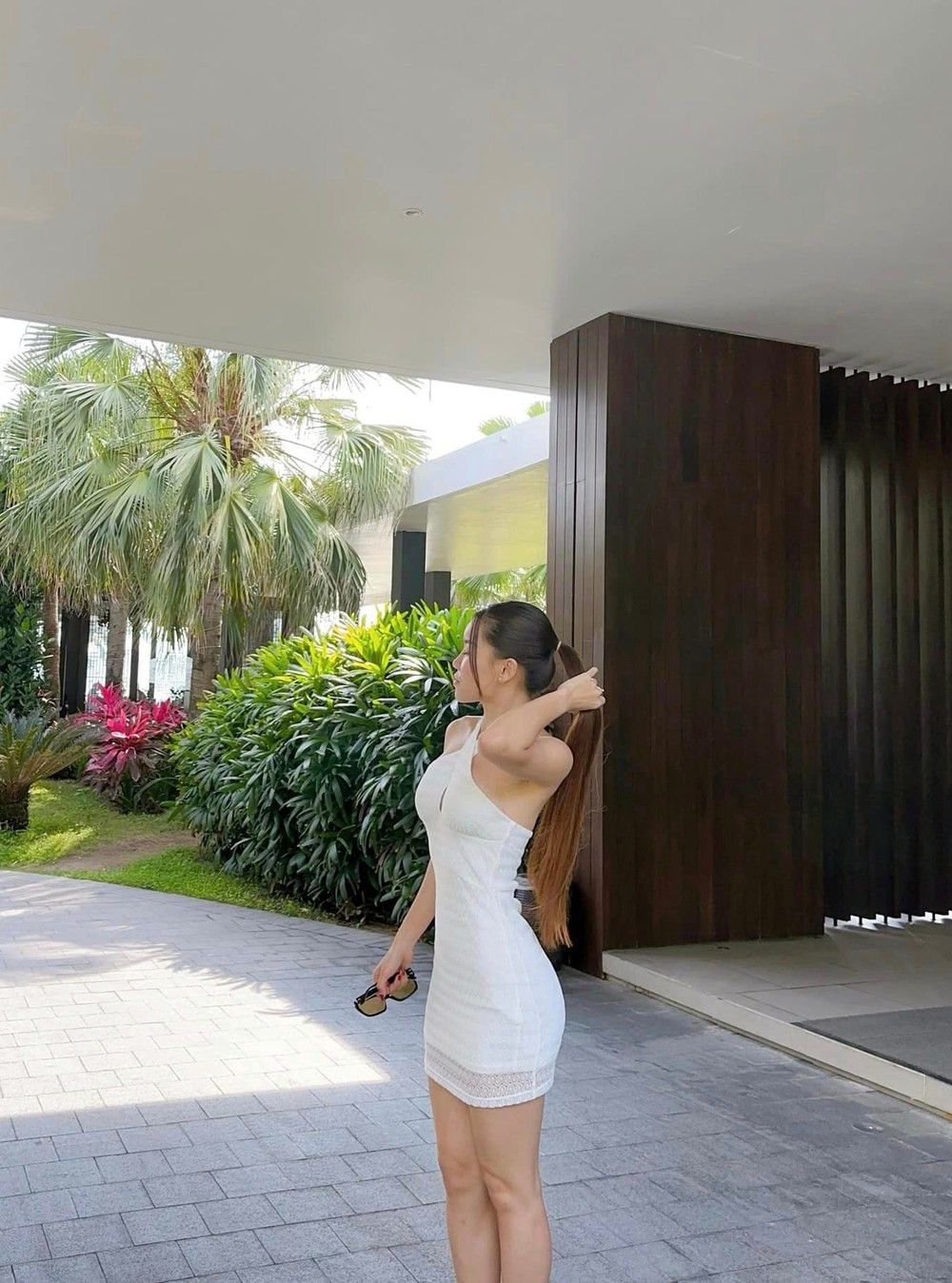 Trước đó, Yến Xuân từng sở hữu thân hình mũm mĩm, tuy nhiên nhờ tập luyện mà trở nên quyến rũ hơn rất nhiều. Cũng bởi vậy nên bạn gái thủ môn Đặng Văn Lâm rất chăm diện những bộ đồ tôn cơ thể.