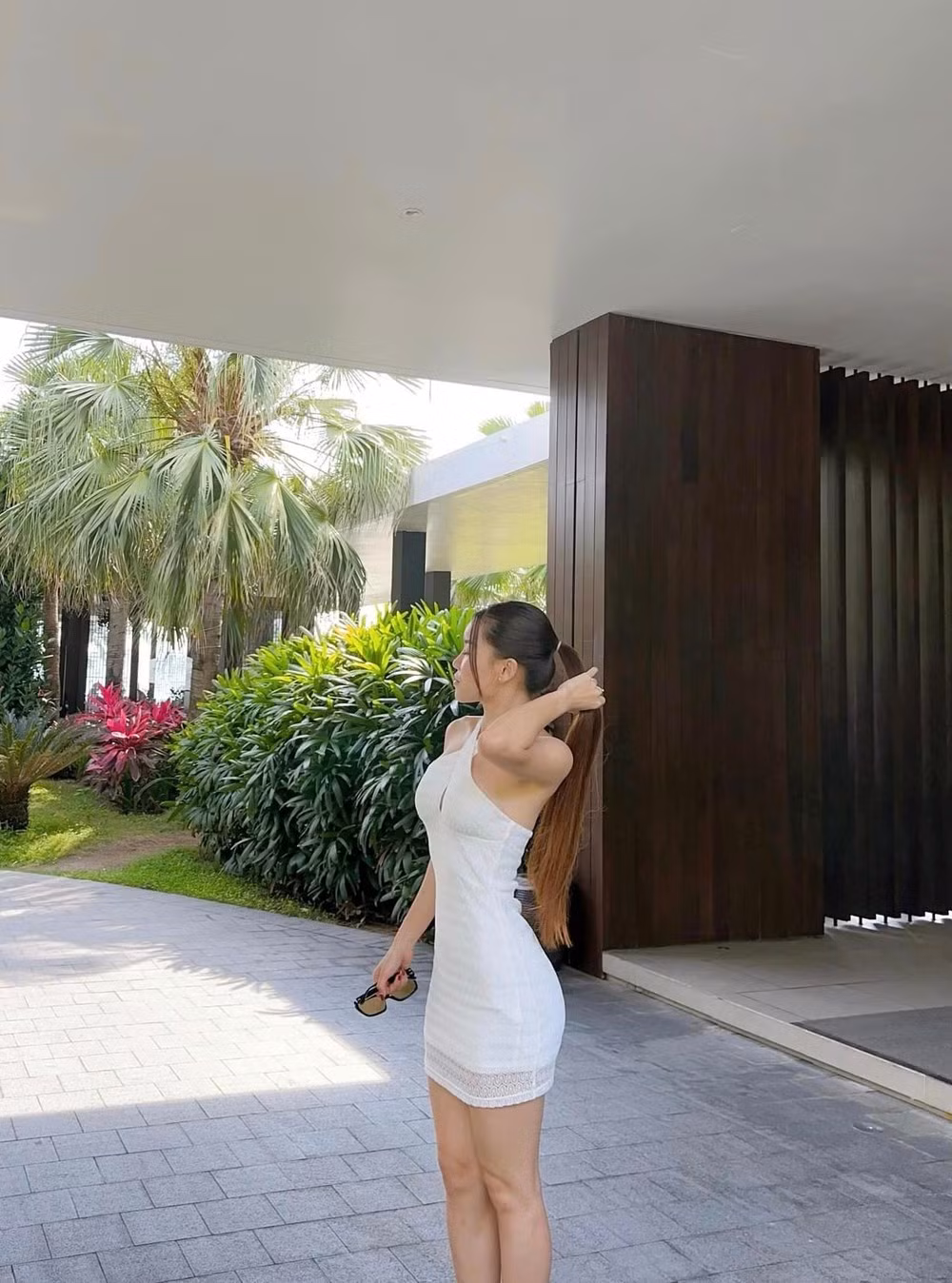 Trước đó, Yến Xuân từng sở hữu thân hình mũm mĩm, tuy nhiên nhờ tập luyện mà trở nên quyến rũ hơn rất nhiều. Cũng bởi vậy nên bạn gái thủ môn Đặng Văn Lâm rất chăm diện những bộ đồ tôn cơ thể.