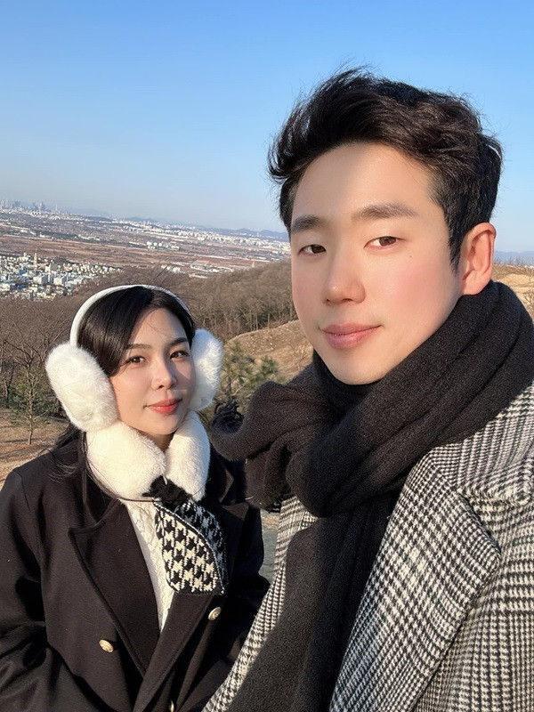 Ngỡ tưởng tình yêu cổ tích khi mới đây, Hương Nổi bị tố quá khứ đã có 1 đời chồng và hai con nhưng lại chối bỏ con, đi lấy chồng mới.