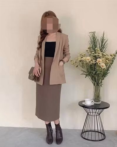 Thế nhưng mới đây, sau gần 3 ngày im thin thít và lặn mất tăm, "tiểu tam" vụ đánh ghen đã có cập nhật đầu tiên.