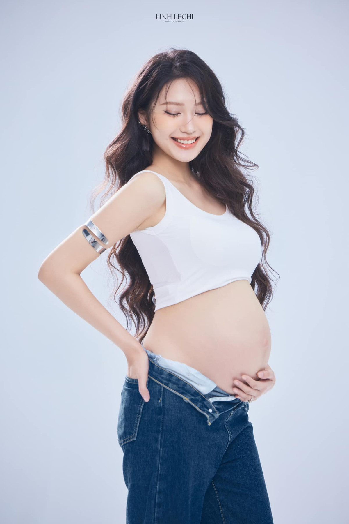 Mẹ bầu Doãn Hải My khoe nhan sắc đằm thắm khiến dân mạng trầm trồ. Nhiều người để lại lời khen cho vẻ đẹp của bà xã Đoàn Văn Hậu khi mang bầu.