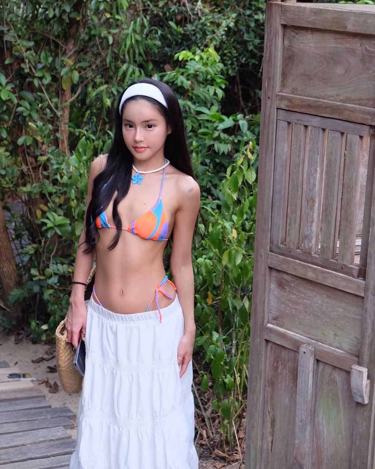 Hiện tại, Thu Anh đang là giảng viên tiếng Anh và cô nàng này có thể sử dụng thành thạo 6 ngoại ngữ.