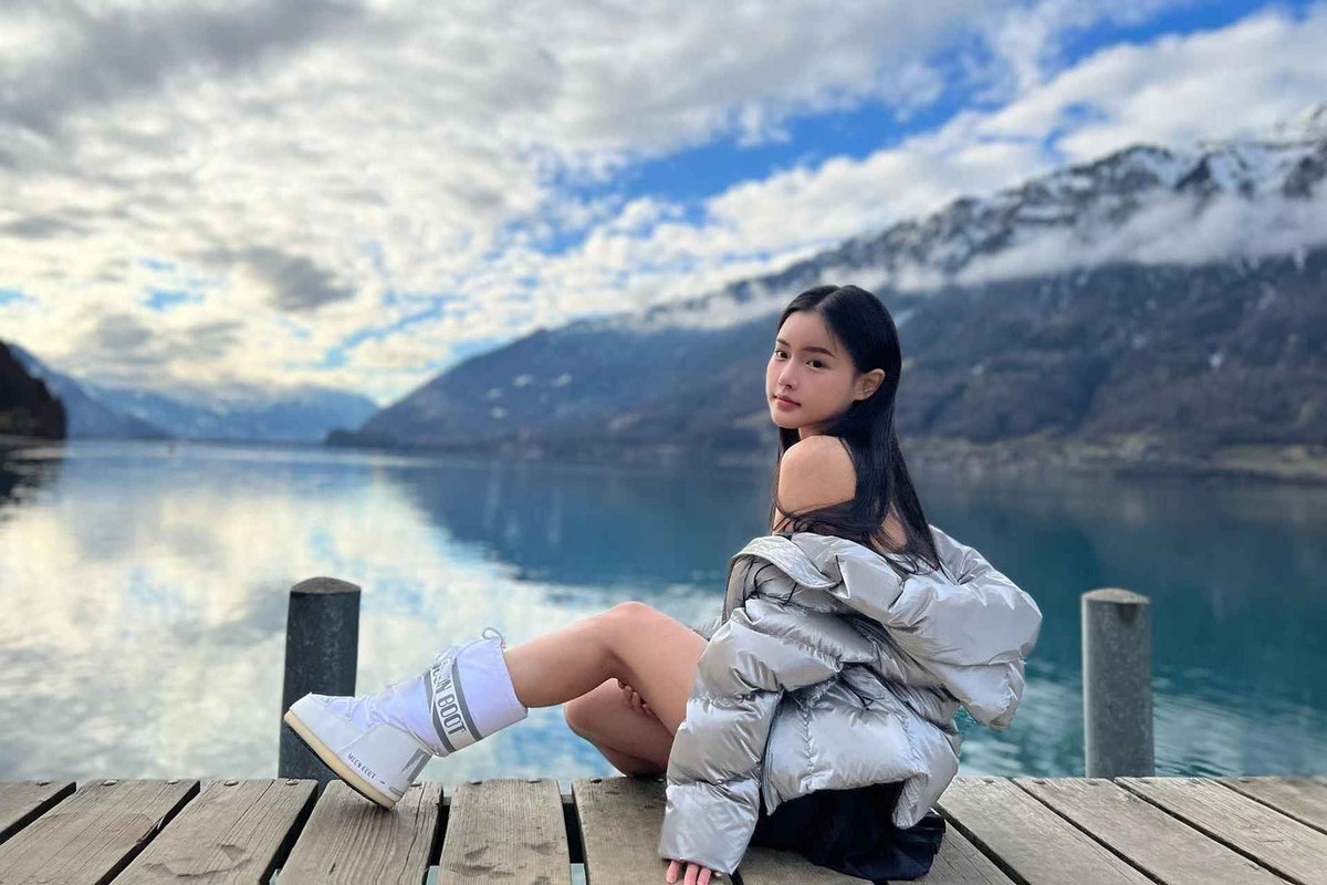 Thu Anh ạt được thành tích khủng trong học tập như Thạc sĩ ngành TESOL (Teaching English to Speakers of Other Languages) – Đại học Birmingham, Vương quốc Anh (University of Birmingham, United Kingdom), Tốt nghiệp loại Giỏi ngành Biên - phiên dịch Tiếng Anh – khoa Chất lượng cao (Honours Programme) tại Trường Đại học Ngoại ngữ - Đại học Quốc gia Hà Nội...