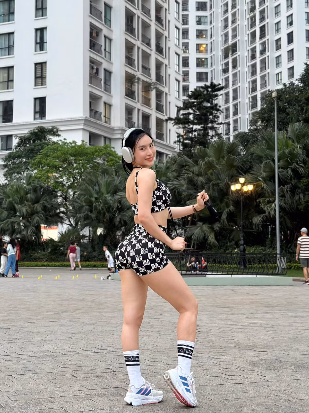 Hot girl phòng gym này sở hữu vóc dáng bốc lửa với những đường cong nóng bỏng cùng nhan sắc xinh đẹp.