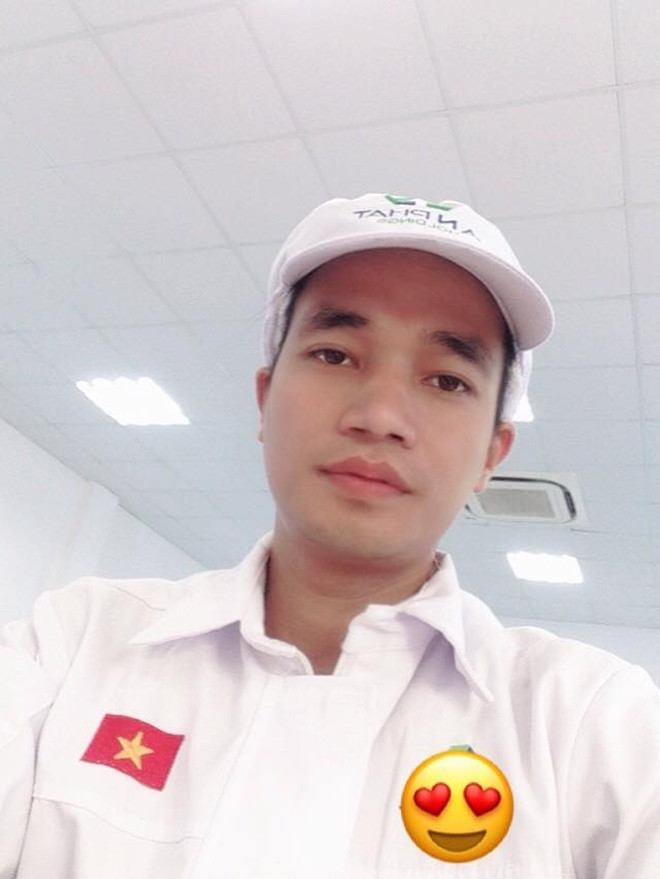 Thậm chí nhiều tin tức không mấy tốt đẹp về Lệ Rơi cũng được đăng tải trên các trang mạng xã hội, ví như việc anh về quê làm công nhân, cố gắng kiếm tiền trả nợ do kinh doanh lụi bại.