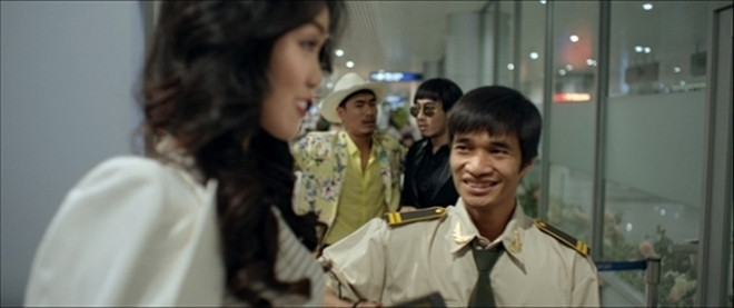 Thậm chí, độ nổi tiếng của Lệ Rơi còn lớn đến mức được góp mặt trên cả các gameshow truyền hình và dự án phim như Sơn đẹp trai, Trùm cỏ...