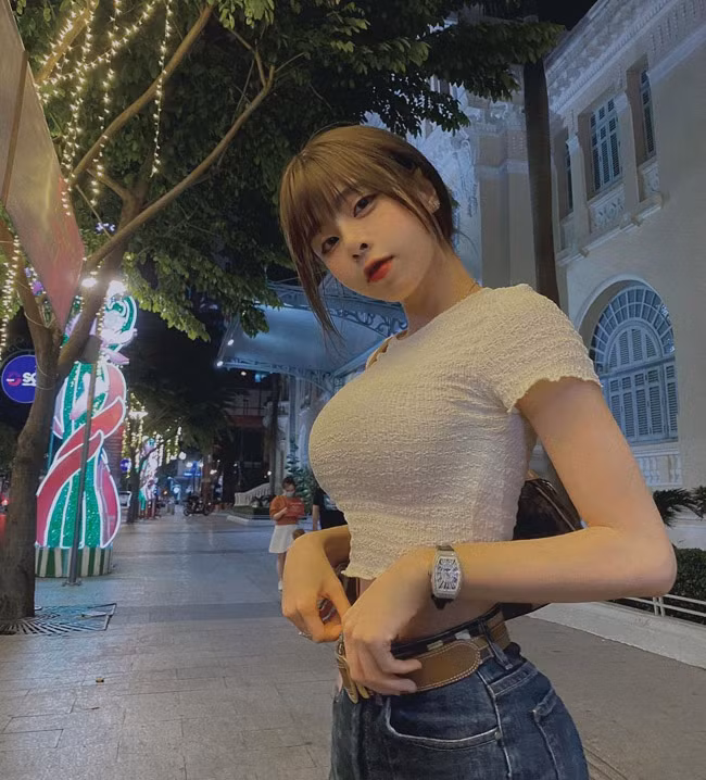 Hình ảnh của hot girl phòng gym xuyên được hội chuyên đăng ảnh gái xinh châu Á chia sẻ, kèm theo những lời khen "có cánh".