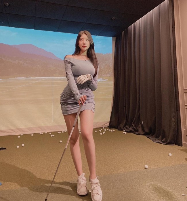 Kim Sujeong thường nấu ăn ở nhà thay vì ăn ngoài tiệm. Tự tay chuẩn bị các bữa ăn giúp người đẹp kiểm soát được nguồn dinh dưỡng, lượng calo cũng như tiết kiệm được khá nhiều tiền.